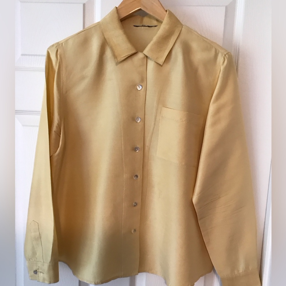 Vintage pale yellow long sleeve silk blouse. Size M